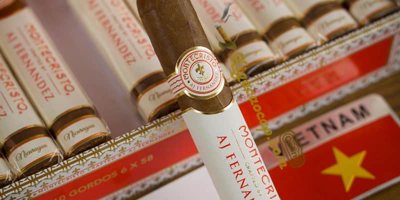 Lớp lá cuốn San Andrés của Montecristo đen bóng và mịn màng